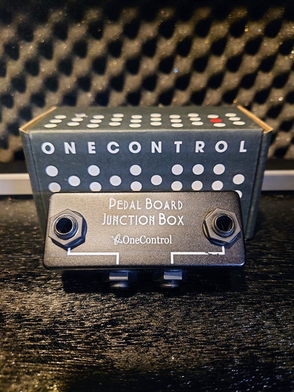 One Control Minimal Series Pedal Board Junctuin Boxの画像